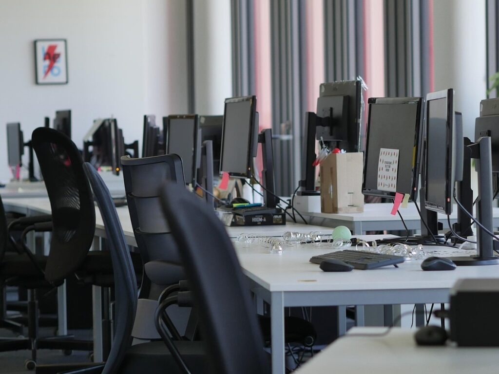 業務改善とは？中小企業の現場が抱える課題と成果につなげる進め方